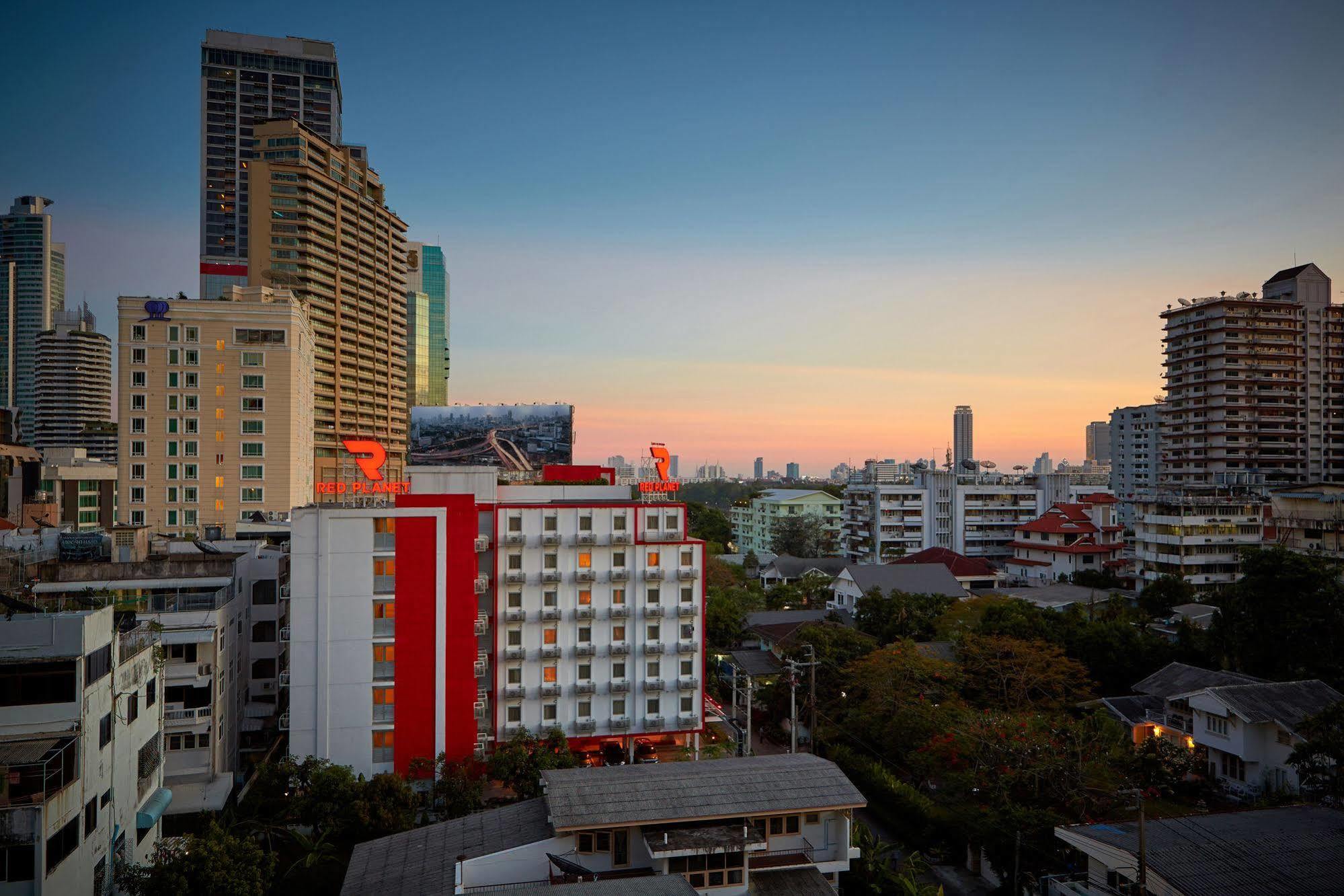 Red Planet Bangkok Asoke - SHA Extra Plus Kültér fotó